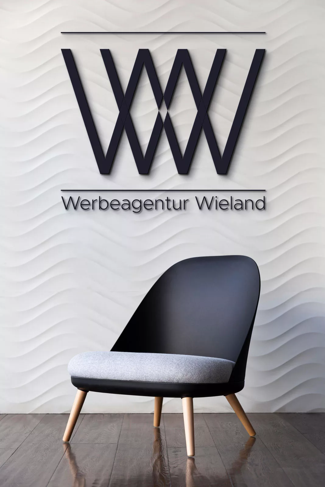 Logodesign Branding Stuhl Logo Wand